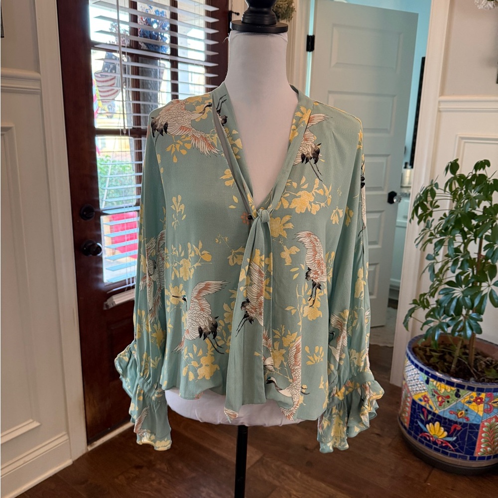 ZARA NWOT Floral Bird Print Ruffle Sleeve Tie Neck with Buttons Top - Picture 3 of 9